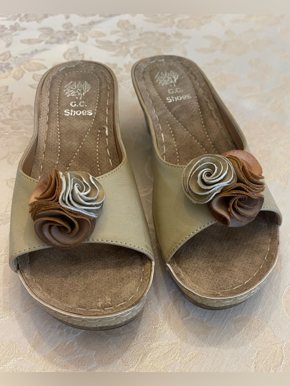 GC Shoes Rosette Wedge Sandals 8.5 BLUSH